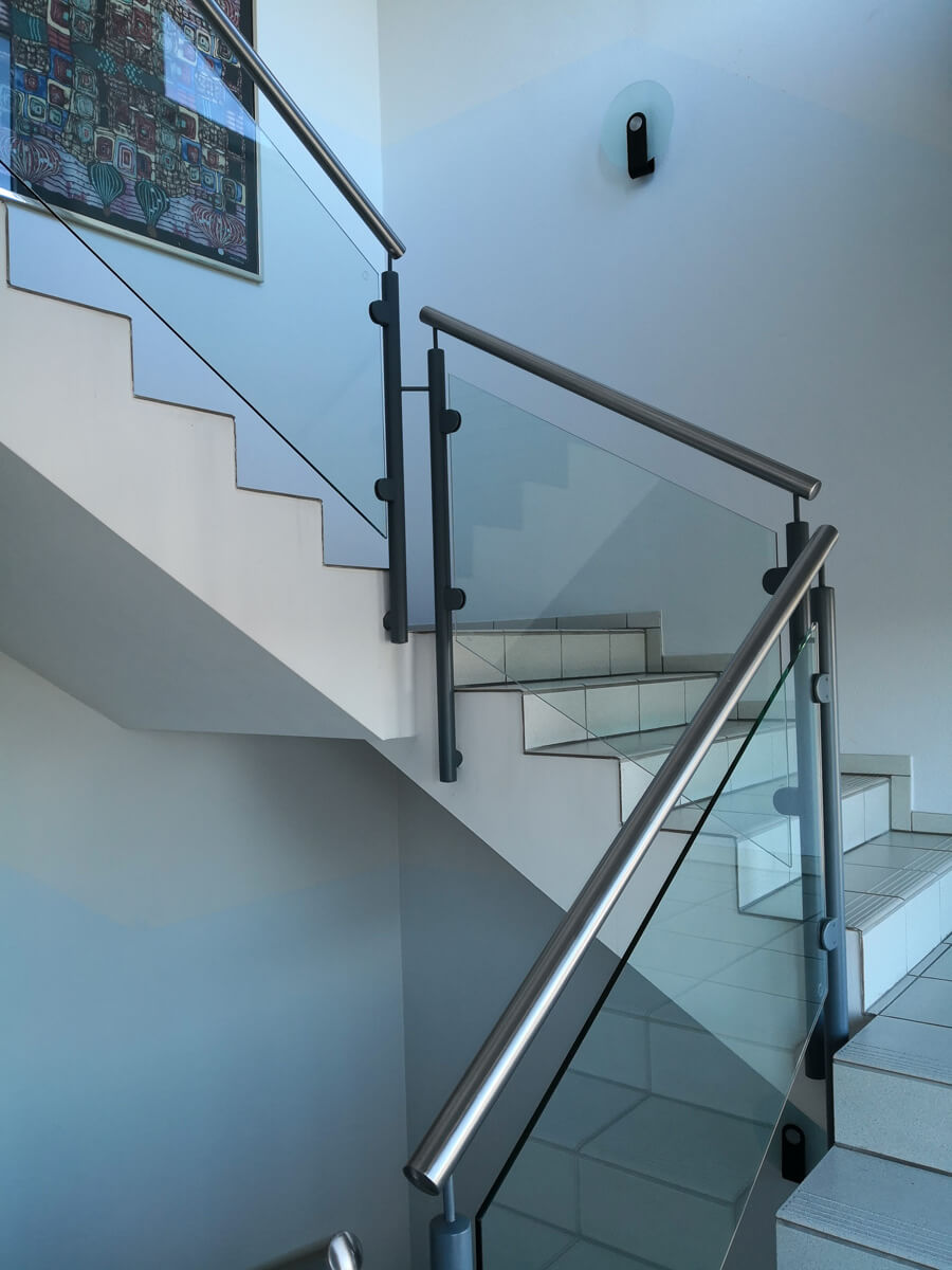 Treppenhaus mit Glaselementen